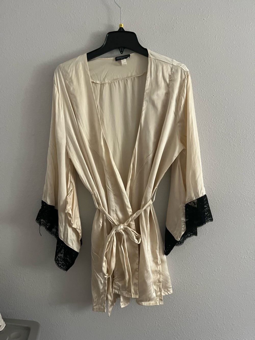 Samantha Chang Silk Cream Robe with Black Lace Trim Size Large